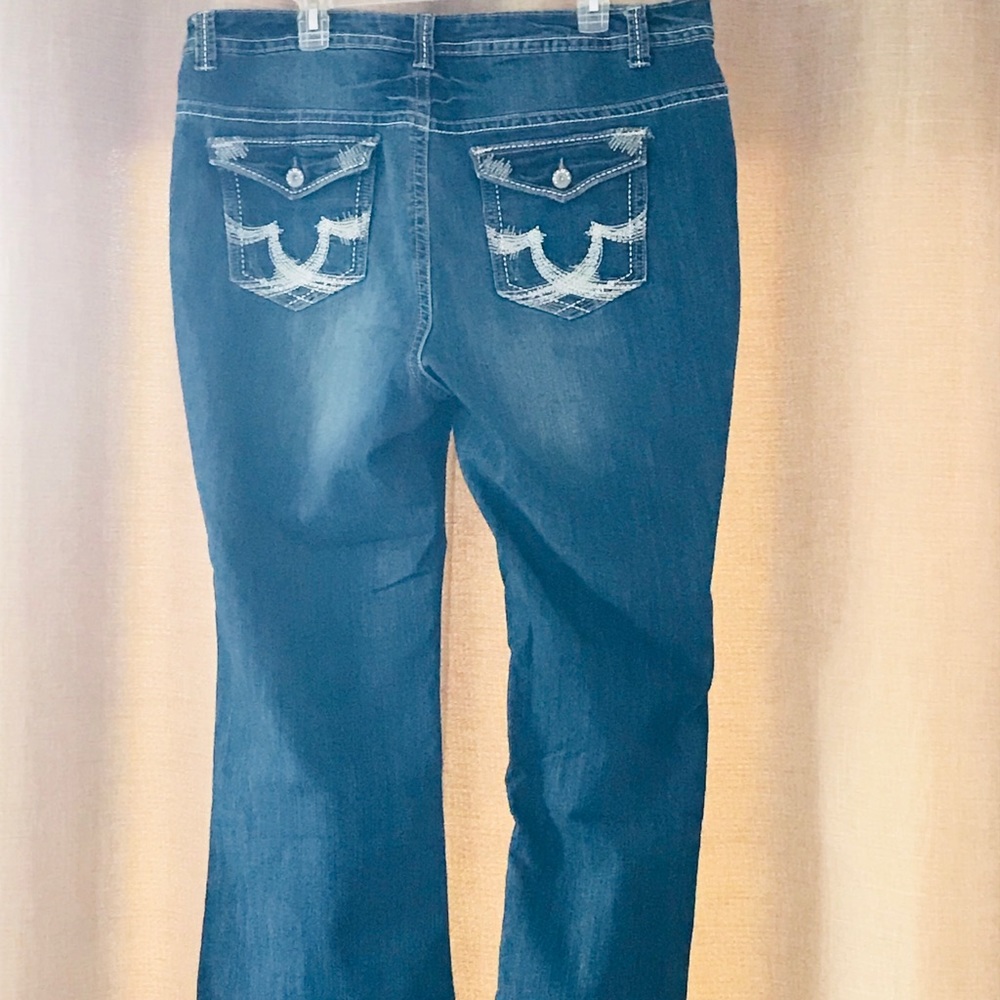 Jeans with design pockets - Picture 2 of 3